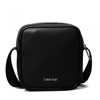 Geantă crossbody bărbați Calvin Klein neagră cu logo metalic frontal 3108BGEA1861N