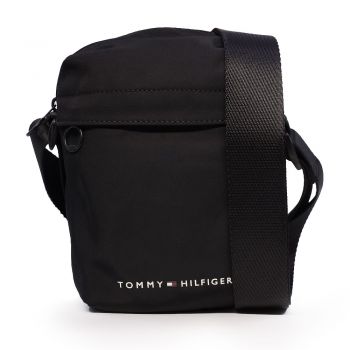 Geantă crossbody bărbați Tommy Hilfiger neagră din material textil parțial reciclat 3427BGEA1790N